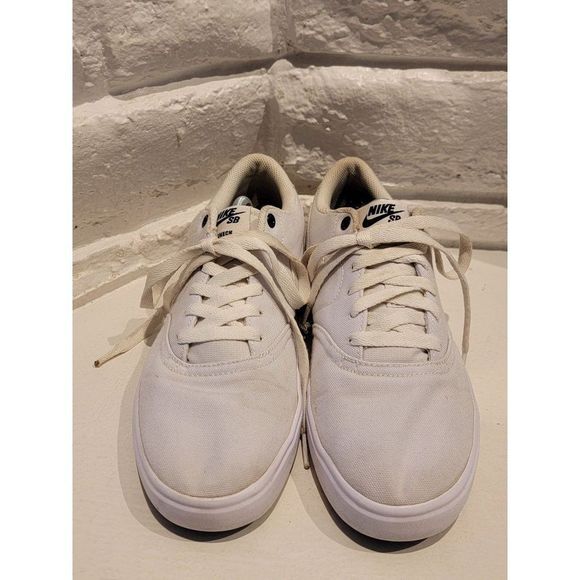 Nike White Sneakers Minimalist Design - Picture 6 of 12